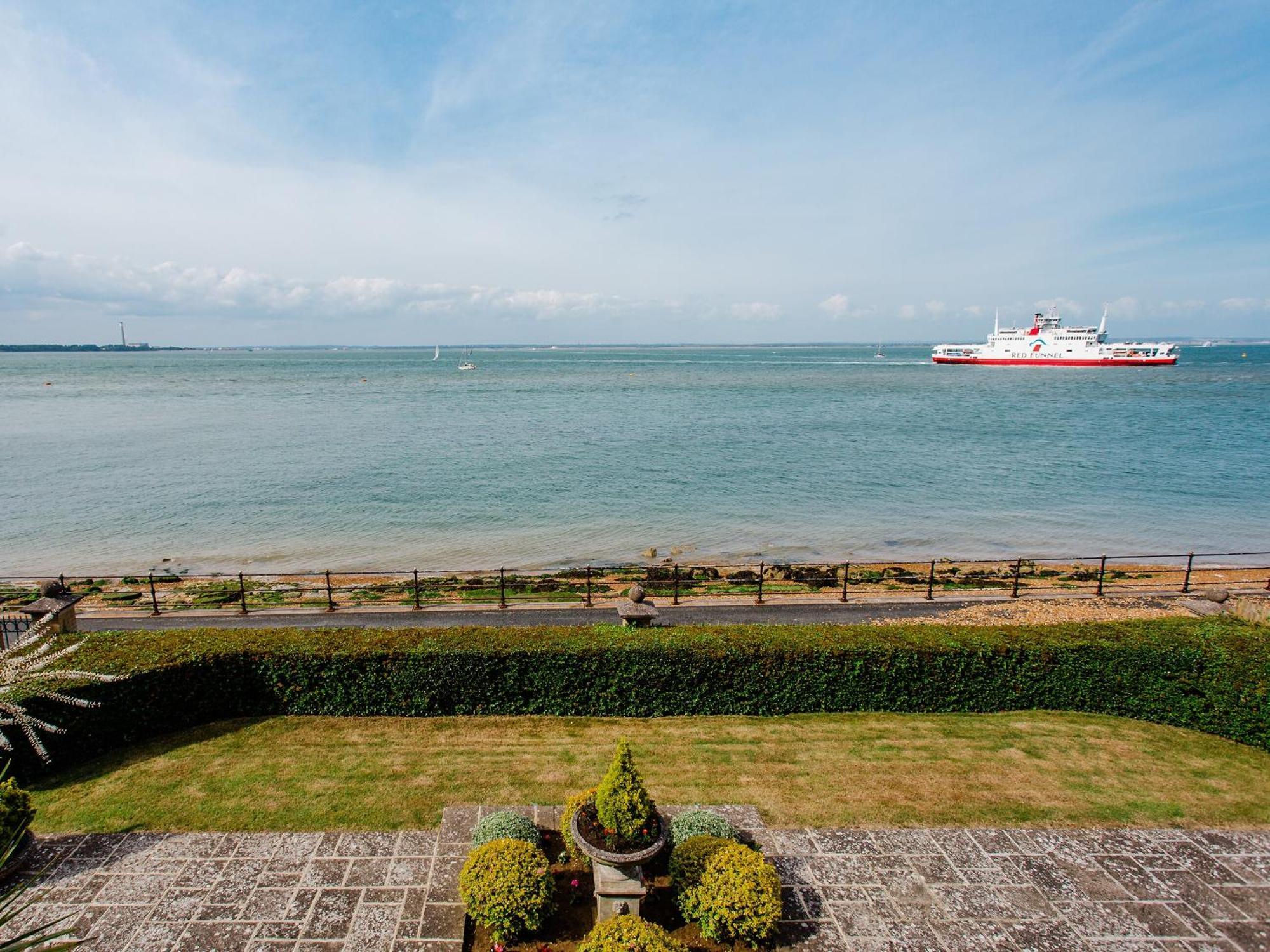 Solent View Apartment Cowes  Exterior photo